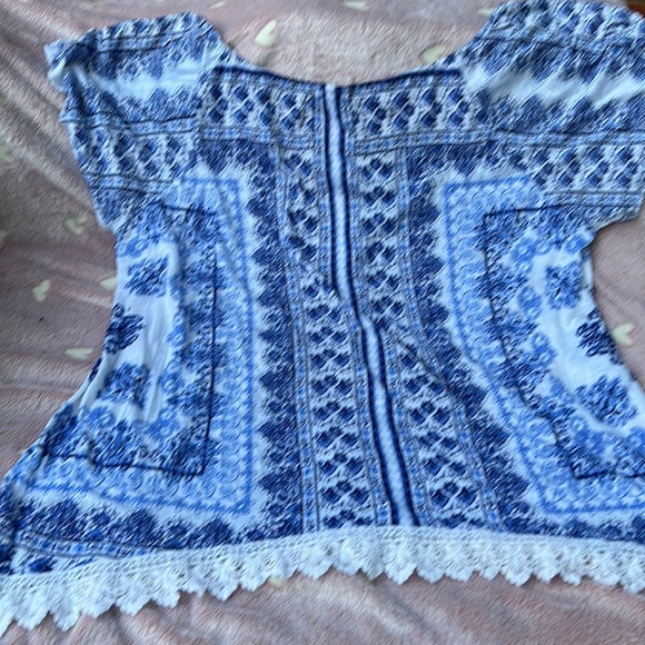 Signature studio size 2x to place bib and hem blue and white florals - Picture 2 of 2